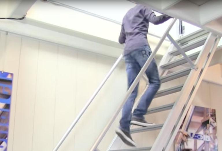 Gorter Flachdachausstieg mit Glas mit Treppe