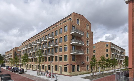 Gebouw van woningcorporatie in Amsterdam