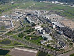 Schiphol vanuit de lucht waar Gorter dakluiken zijn geplaatst.