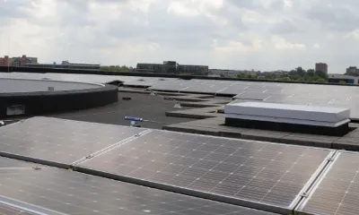 Standaard dakluik van Gorter op het dak voor onderhoud aan zonnepanelen.