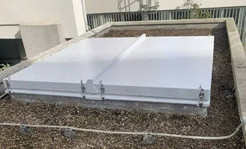 Trappe de toit avec double couvercle à Paris